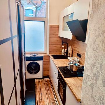 Залізнична вул., 36