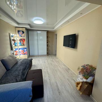 Русанівська набережна вул., 12/1