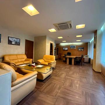 Літературна вул., 1а