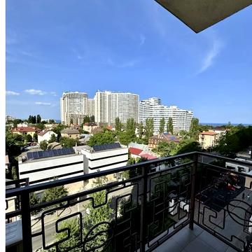 Літературна вул., 8