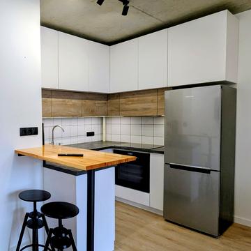 Героїв Майдану вул., 1