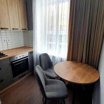 Гоголівська вул., 11