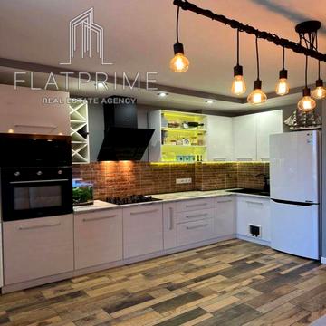 Героїв Небесної Сотні просп., 18/2