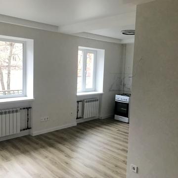 Космонавтів вул., 11