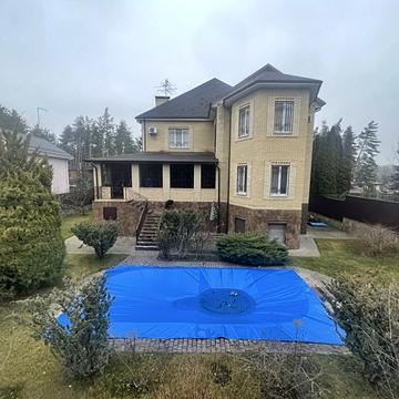 Квітнева вул., 14