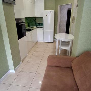 Андрія Малишка вул. (Льва Толстого), 94