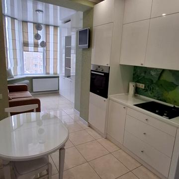 Андрія Малишка вул. (Льва Толстого), 94