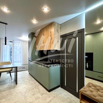 Романа Левицького вул., 4