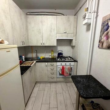 Василя Сухомлинського вул., 12