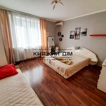 Дніпровська набережна вул., 19-А