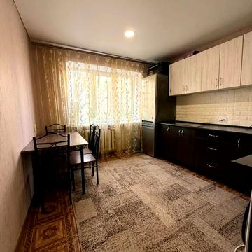 Космонавтів вул., 120