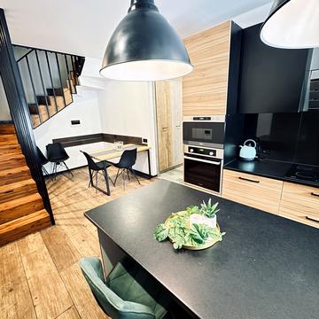 Ясна вул., 12