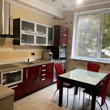 Незалежності вул., 11/1