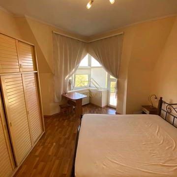 Романа Купчинського вул., 14