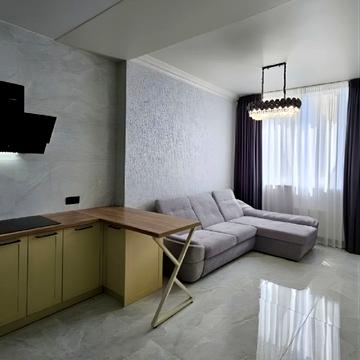 Сонячна вул., 4