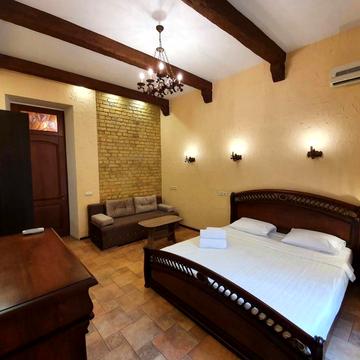 Мала Житомирська вул., 16/3