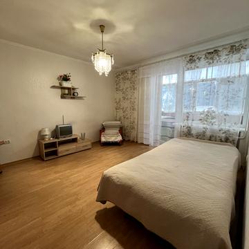 Лазурна вул., 14