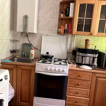 Олександра Поля просп. (Кірова), 76-Б