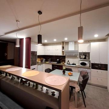 Металургів вул., 32а