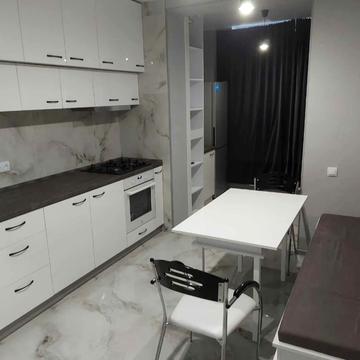 Героїв Небесної Сотні просп., 36