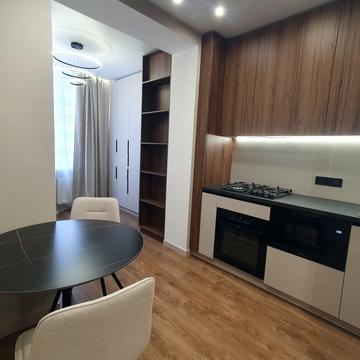 Клубна вул., 12