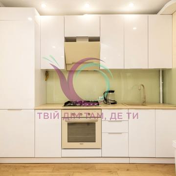 Андрія Мельника вул., (Будинок 1)