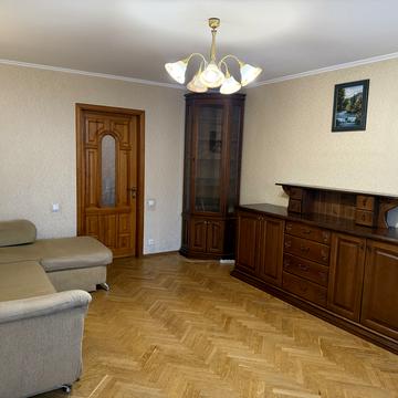 Валерія Лобановського просп. (Червонозоряний), 18