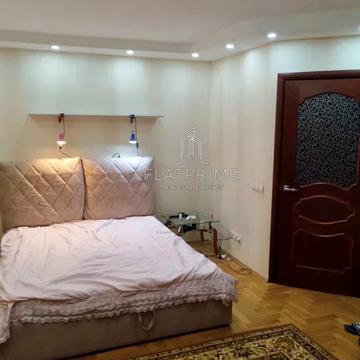 Анни Ахматової вул., 7/15