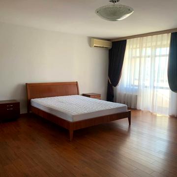 Гоголівська вул., 17