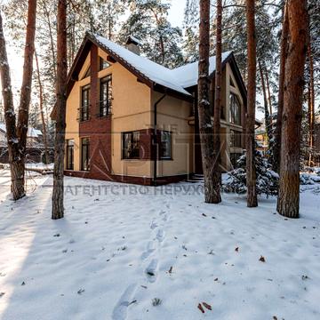 Набережна вул., 5