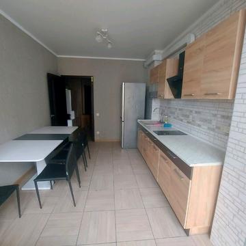 Полковника Гуляєва просп. (Маршала Жукова), 111