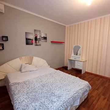 Дніпровська набережна вул., 19-А