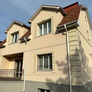 Молодіжна, 8