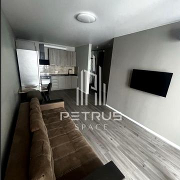 Зарічна вул., 4