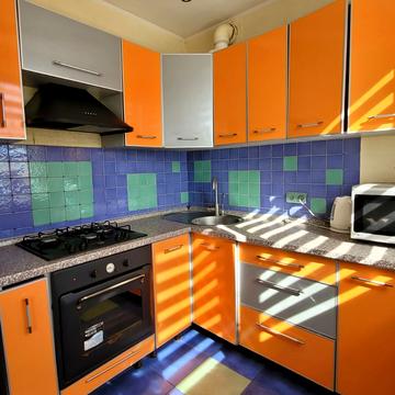 Нескорених вул., 28а