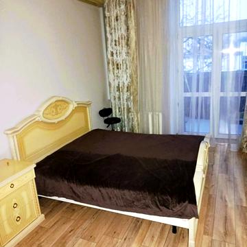 Івана Франка вул., 9