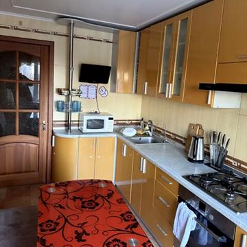 Великотирновська вул., 28 к1