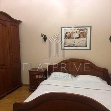 Богдана Хмельницького вул., 10