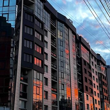 Володимира Великого вул., (Будинок 8)