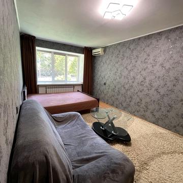 Академіка Янгеля вул., 10