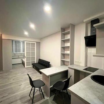 Магістральна вул., 33