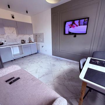 Залізнична вул., 13