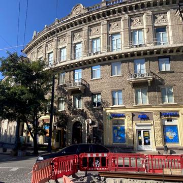 Центральна вул., 2/4