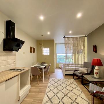 Кадетський Гай вул., 10