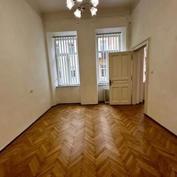 Листопадового Чину вул. (), 3