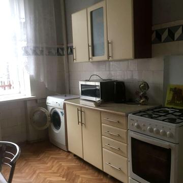 Базарна вул., 77-81