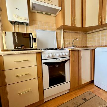 Богдана Хмельницького просп. (Героїв Сталінграда), 24