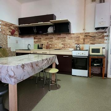 Братів Міхновських вул. (Московська), 17