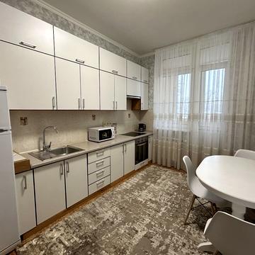 Гната Хоткевича вул. (Червоногвардійська), 12