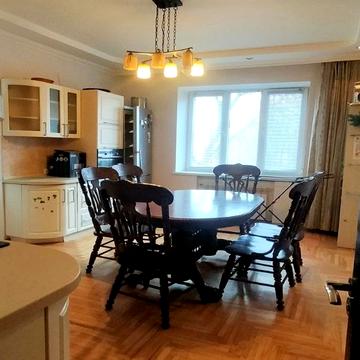 Павла Чубинського вул., 7